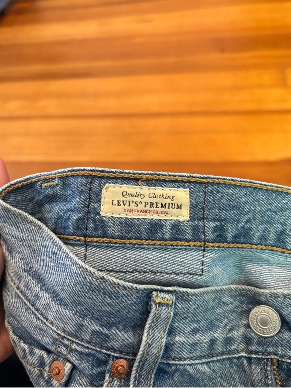 Levi’s Premium Classic High-Rise Wide-Leg Jeans - 28x32 - Picture 5 of 5